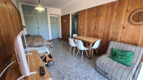 1 Ambiente con vista a plaza y mar con balcón